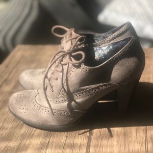 Fiona Oxford-style stacked heels